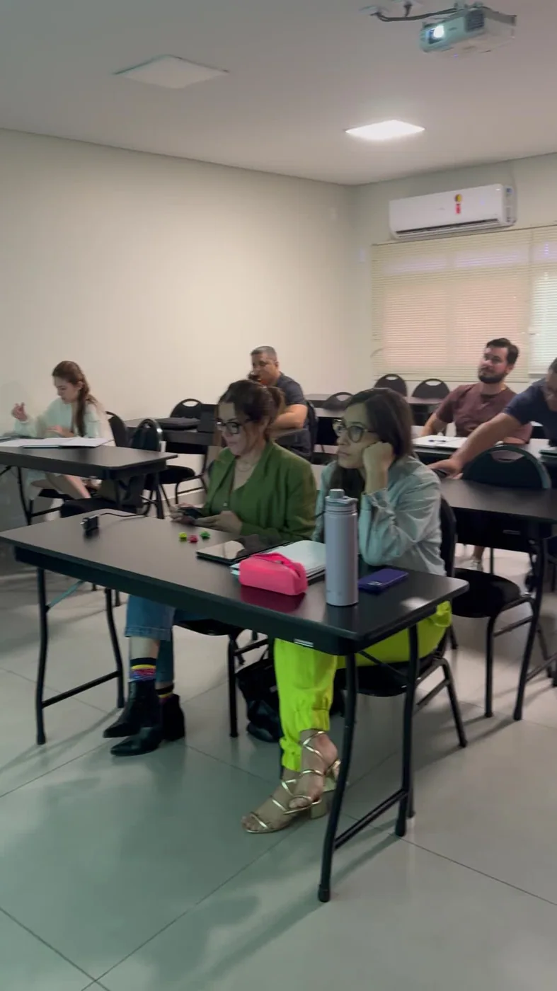 Turma em sala de aula de Ultrassonografia Geral na APM